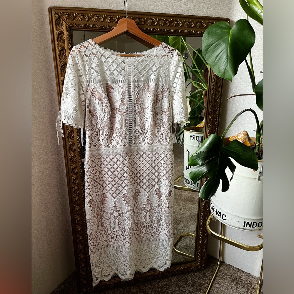 Tadashi Shoji • Bobek Lace Tea Length Dress